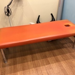 無料！お引き取りいただける方に、お譲りします！【有孔マッサージベッド】