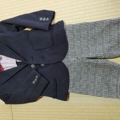 子どもスーツ　３点セットの画像
