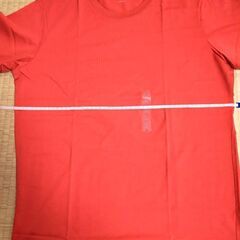 未使用 メンズ L  赤ティシャツ  ユニクロの画像