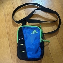 adidas ポシェット