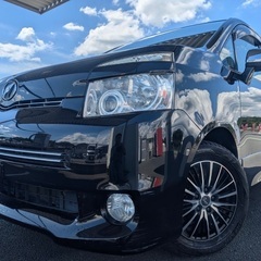 特別仕様車8人乗り♪月々1.3万円〜分割払い可❗️車検2年付き！大人気☆トヨタ ヴォクシー☆メモリーナビ付き☆走行中DVD見れます☆ETC付き☆バックカメラ付き☆両側電動スライドドア付き☆社外アルミ装着☆ドライブレコーダー付きのフル装備☆車内広々三列シート‼️の画像