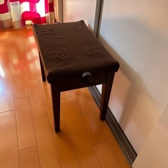 ピアノの椅子の画像