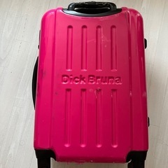 ミッフィのキャリーケースの画像