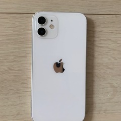 iPhone 12 64GB ホワイト　SIMフリ —