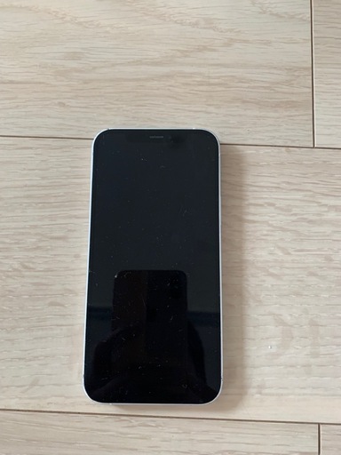 iPhone 12 64GB ホワイト　SIMフリ —