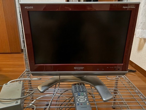 SHARP AQUOS LC 16E1  1人暮らし用　可愛い色のテレビ\n
