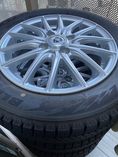 エステローザ　スタッドレスタイヤ4本