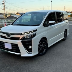 トヨタ ヴォクシー 80 ZS 29年です 距離3万です 車検8...