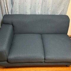 【無料】8日木曜まで‼︎ 2人掛けソファ ネイビー 横120cm 奥77cmの画像
