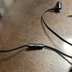 たぶん中国製の有線イヤフォンの画像