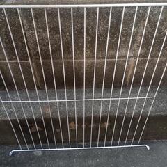 差し上げます　屋外用に通り抜け防止用に柵などにいかがでしょうか？の画像