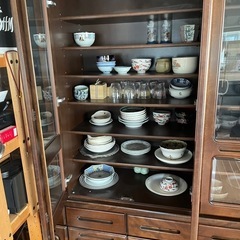 大型食器棚の画像