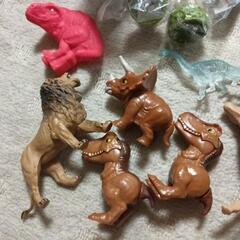 怪獣、恐竜、動物など35点の画像