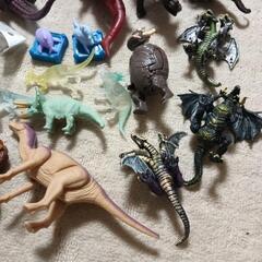 怪獣、恐竜、動物など35点の画像