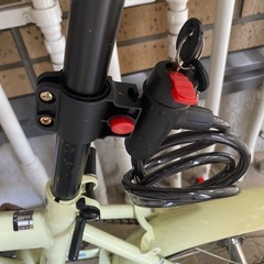 ほぼ新品　折りたたみ自転車　ギア無しの画像