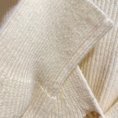 カーディガン　白の画像