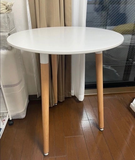 丸いテーブル