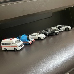 トミカ　車　トーマス　救急車