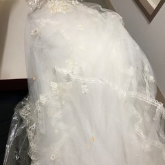 ウェディングドレス、ブーケの画像