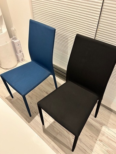 ダイニングテーブルと椅子のセット