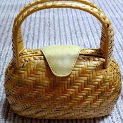 籐のハンドバッグ