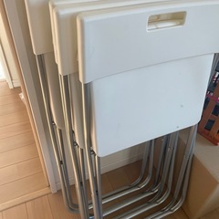 折りたたみ椅子4脚の画像