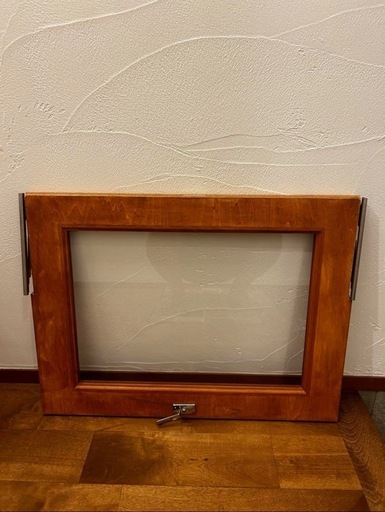 アンティーク風　跳ね上げ　窓