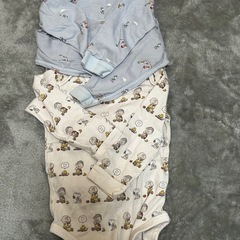 ユニクロ　長袖ボディスーツ　90