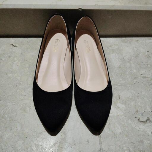 【美品】　日本製　VICUNA 黒パンプス　23.5