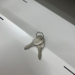 【1台1000円×18台】オフィスデスク　事務机 袖机付  鍵付き【18台】の画像