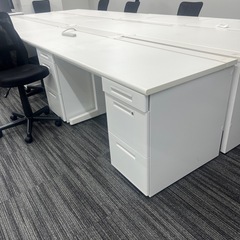 【1台1000円×18台】オフィスデスク　事務机 袖机付  鍵付き【18台】の画像
