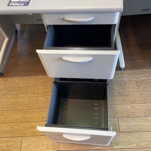 JH-4 【オフィス家具専門店】クロガネの片袖デスクです！