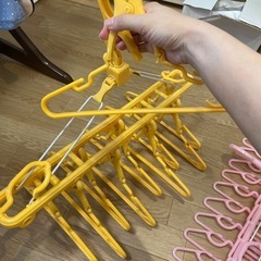 赤ちゃん用の10連ハンガー　２つの画像