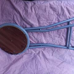 折り畳みイスの画像