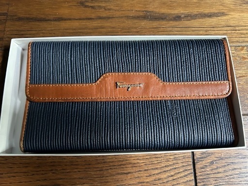 フェラガモ　　　財布