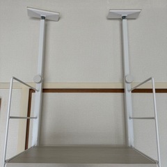 ニトリ ワイヤーシェルフ突っ張り棚の画像