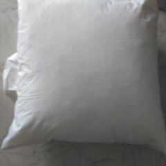 イケア 座布団みたいなフェザークッション