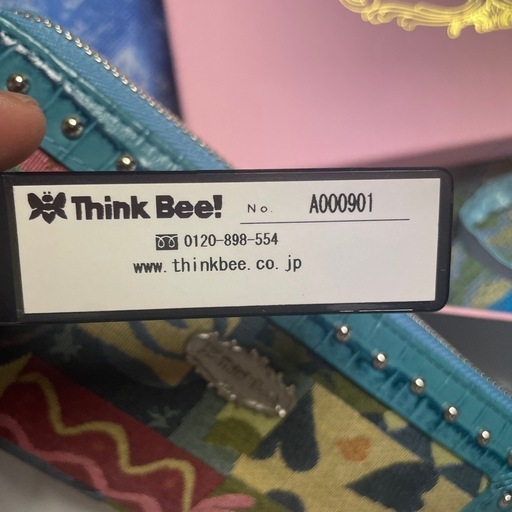 新品未使用　Think Bee!の長財布