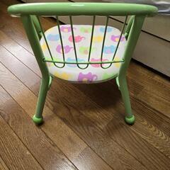 中古 キッズチェア 2つの画像