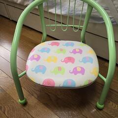 中古 キッズチェア 2つの画像