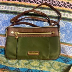 美品　
ケスクルデザイン ウォレットショルダーバッグ スマホショルダー