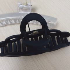 GU ヘアクリップ2点の画像