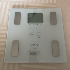 オムロンの体重計　HBF-214
