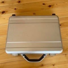 鍵付き　アタッシュケース　パソコンハードケース　ELECOM