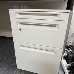 お値下げ　
OKAMURA事務キャビンネット　３段鍵付き