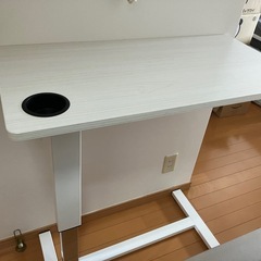コンセント付き昇降テーブル サイドテーブルの画像