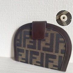 ☆お値引可能☆【極美品】FENDI  二つ折り財布 ズッカ柄 半...