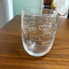 【取引中】ガラスコップ/非売品/雲のようなパン柄の画像