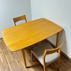 【値下げ】伸長式ダイニングテーブル&チェア2脚の画像