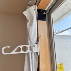 部屋干し用物干し竿置きの画像